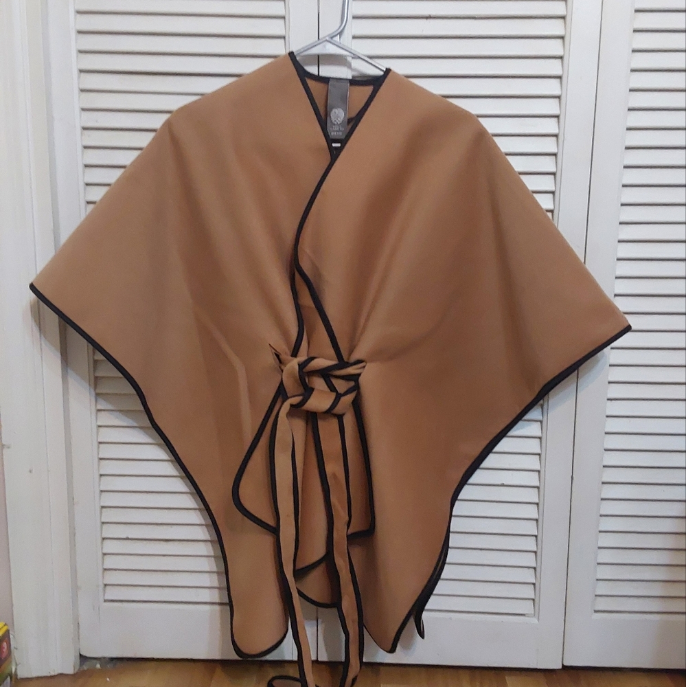 VINCE CAMUTO NWOT cape/poncho